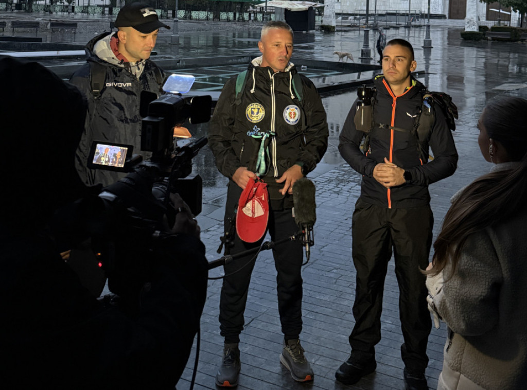 Trojica pripadnika MUP-a pešače do Hilandara kako bi skupili novac za decu leptire