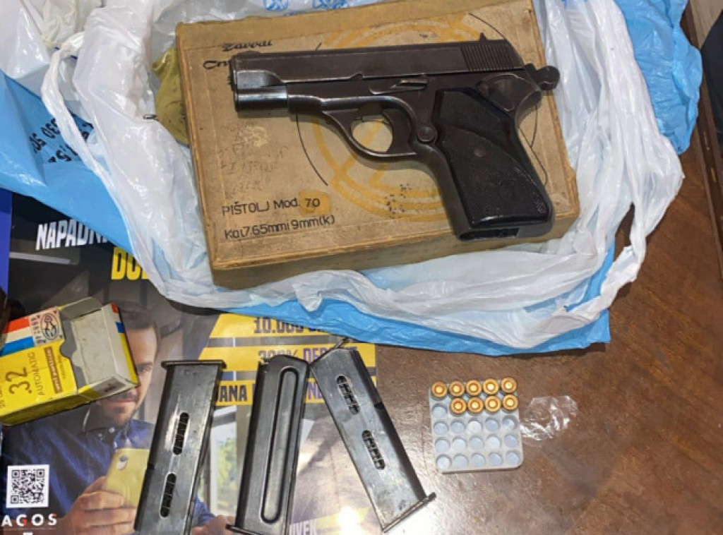 Određeno zadržavanje muškarcu kome je u kući u Smederevu pronađeno oružje i droga