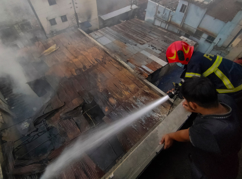 Zatvorena vrata i otrovni gas uzrok smrti u požaru u fabrici u Bangladešu