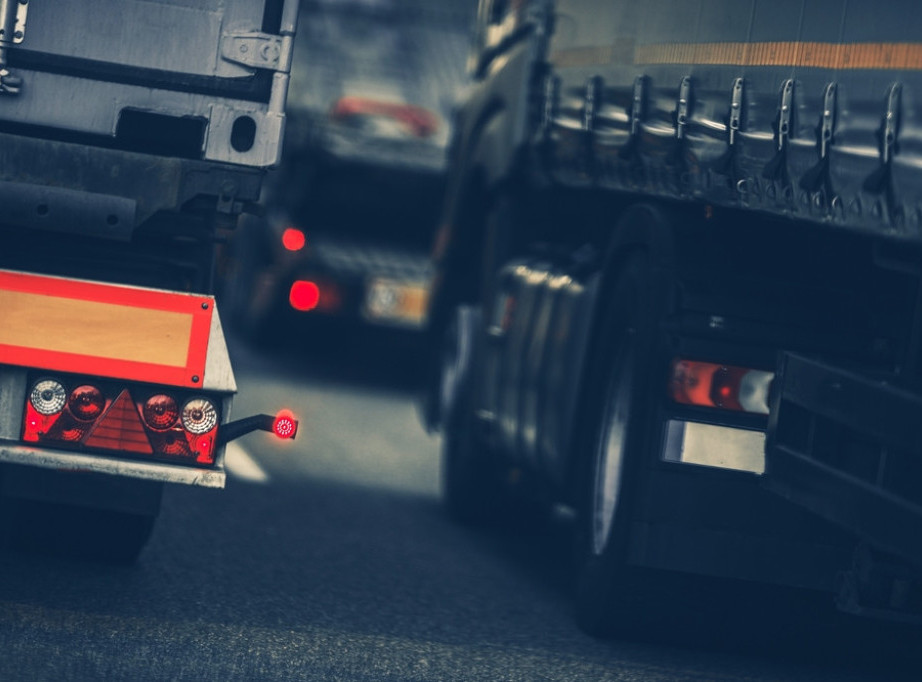 Teretnjaci na prelazu Batrovci na izlazu iz Srbije čekaju osam sati