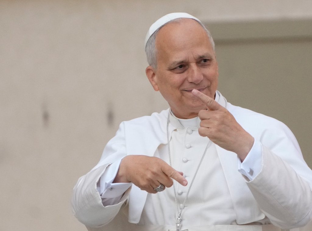 Papa Lav 14. dobio je na poklon belog konja