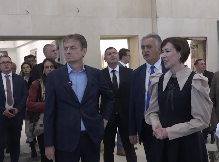 Darko Glišić obišao radove na rekonstrukciji Osnovne škole ''Dobrica Ćosić'' u Trsteniku