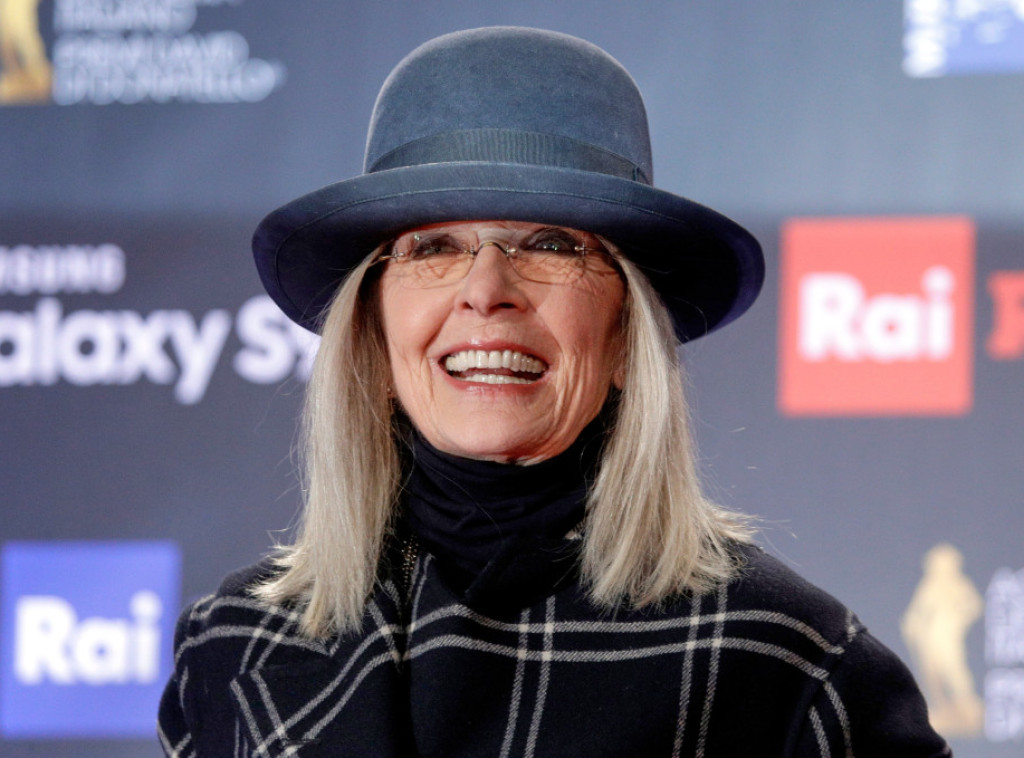 Porodica glumice Dajane Kiton objavila je da je preminula od upale pluća