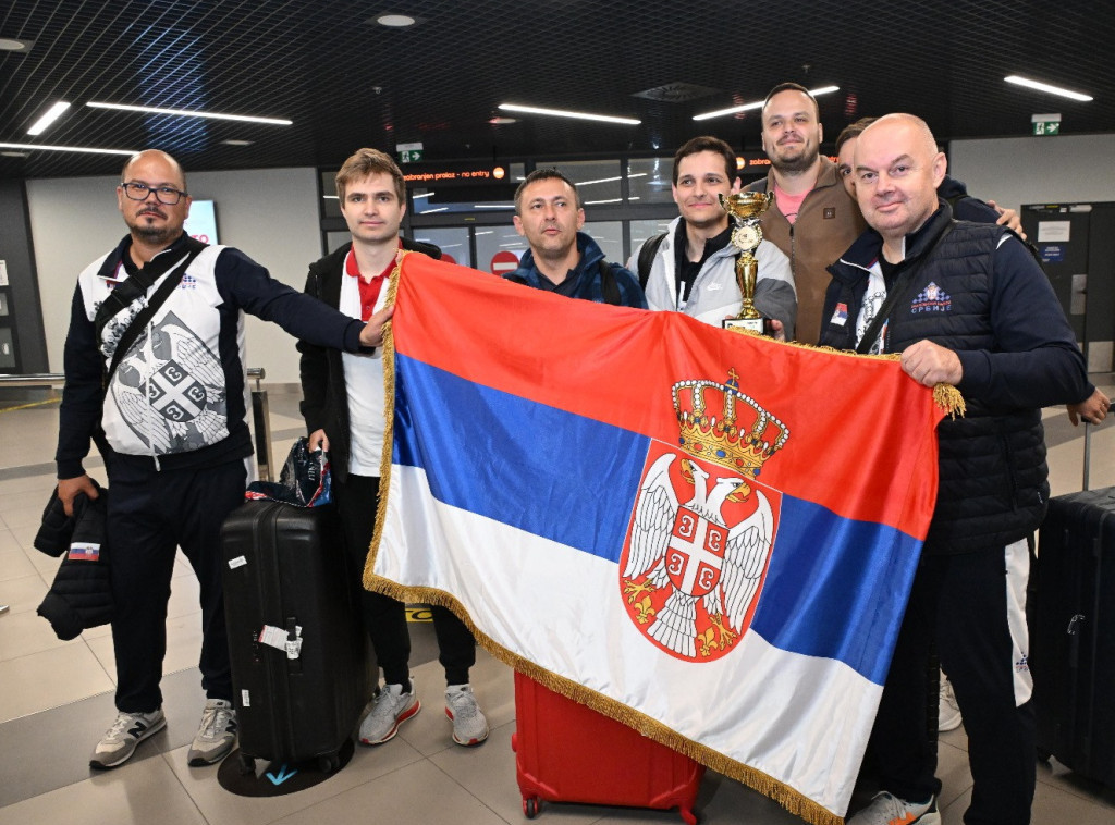 Šahisti Srbije doputovali u Beograd posle osvajanje bronzane medalje na Evropskom prvenstvu