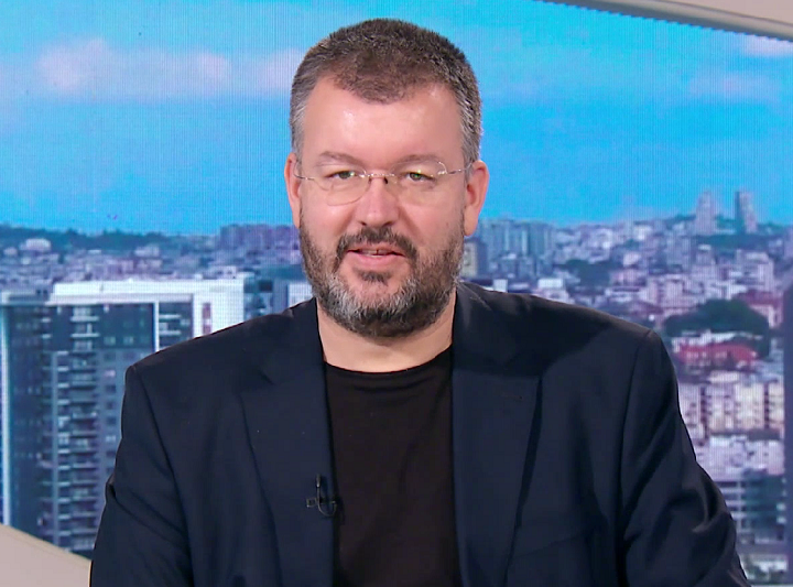 Čedomir Antić: Uvesti vanredne mere u Petoj, ne postoji autonomija gimnazije