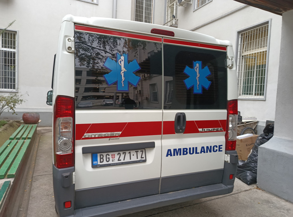 Automobil udario pešake na Banjici