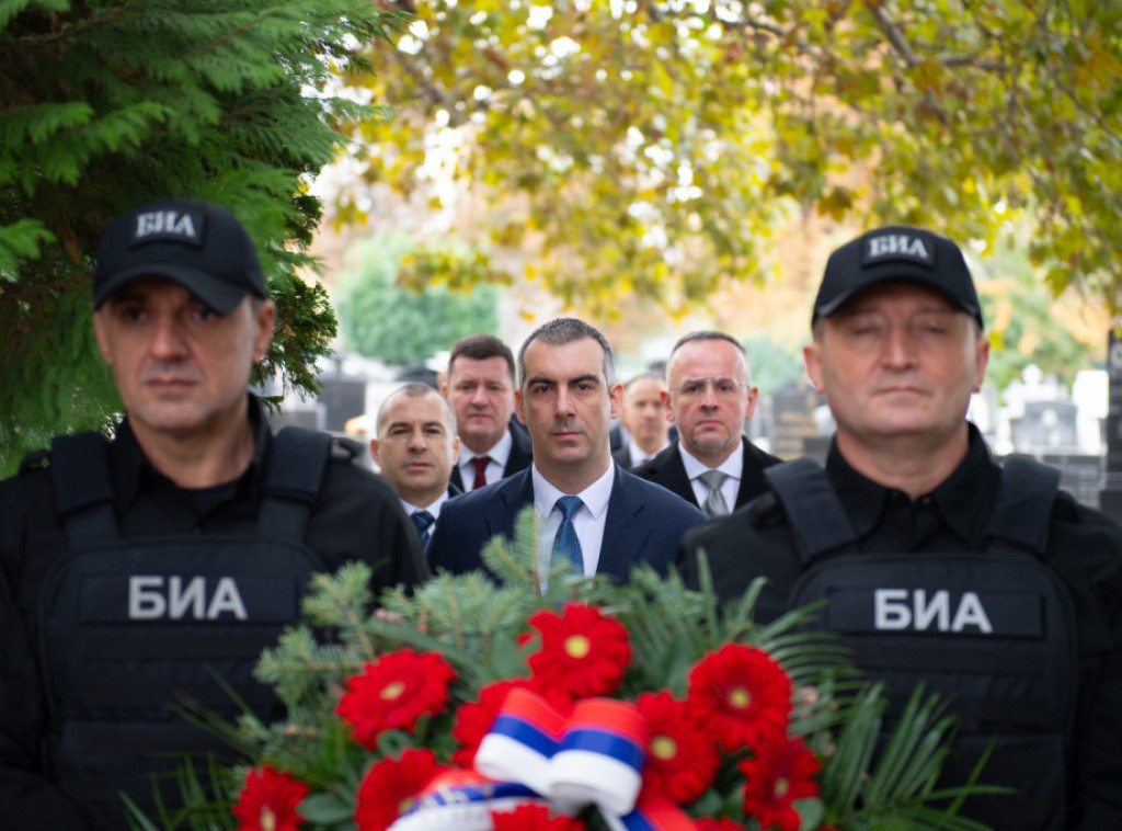 Vladimir Orlić položio vence na spomenike Rankoviću i Krcunu povodom godišnjice BIA-e