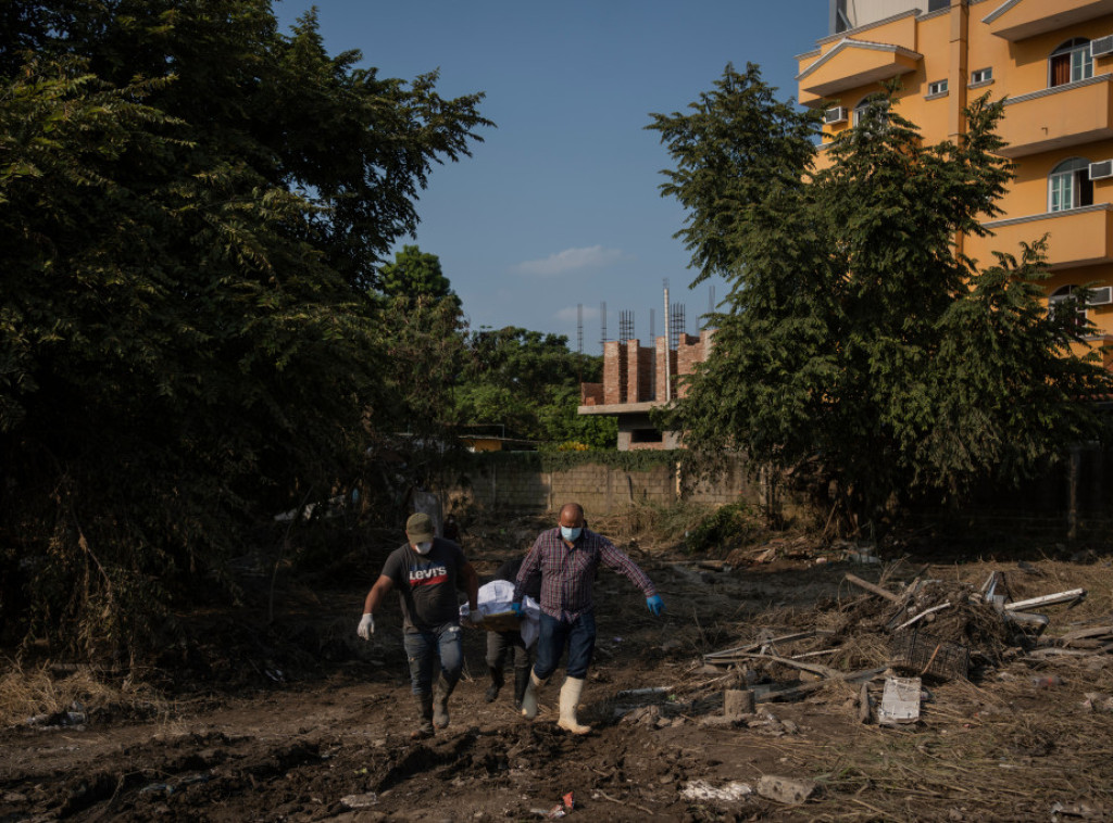 Najmanje 70 nastradalih u poplavama u Meksiku, mobilisana vojska