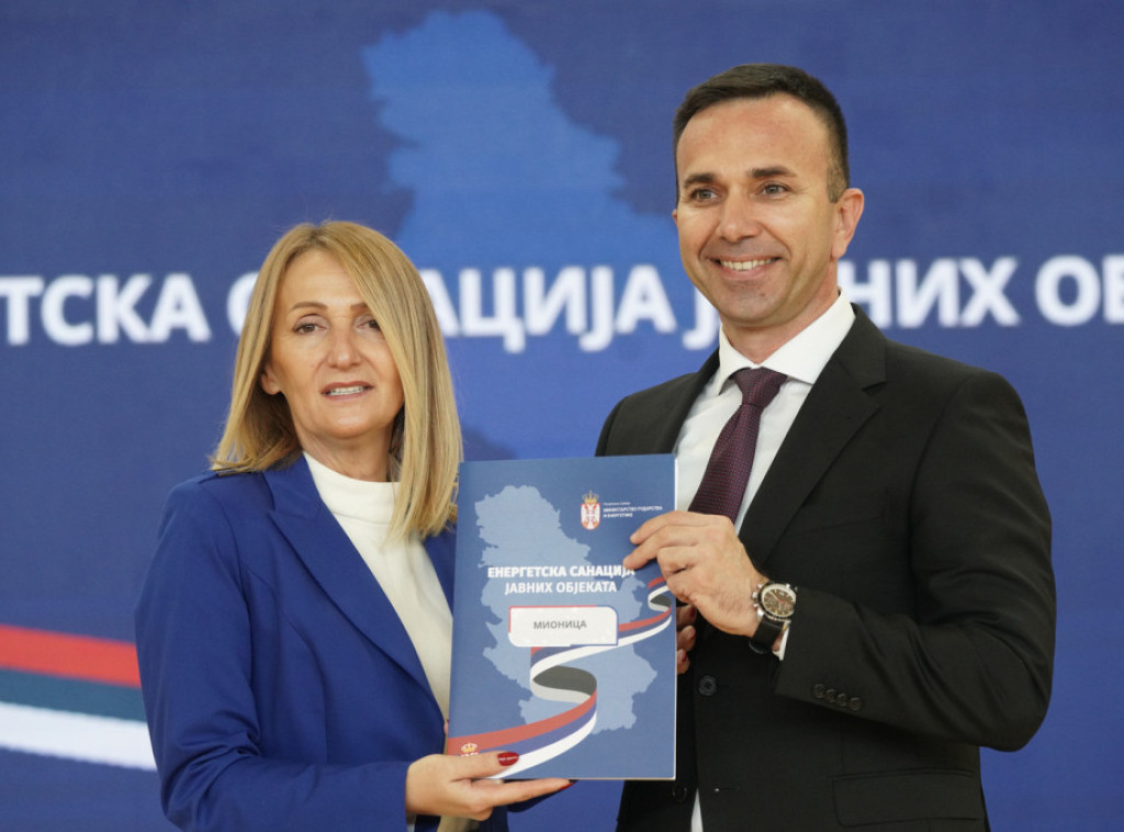 Uručeni ugovori za 43 projekta energetske sanacije objekata od javnog značaja