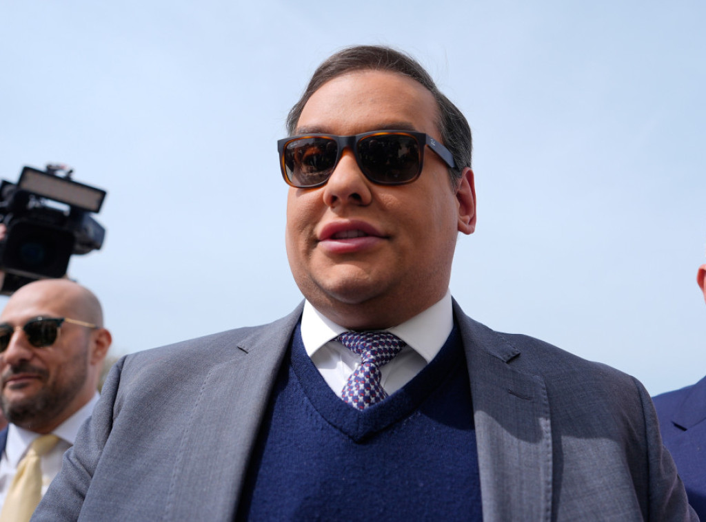 Tramp naredio oslobađanje osuđenog prevaranta Džorža Santosa