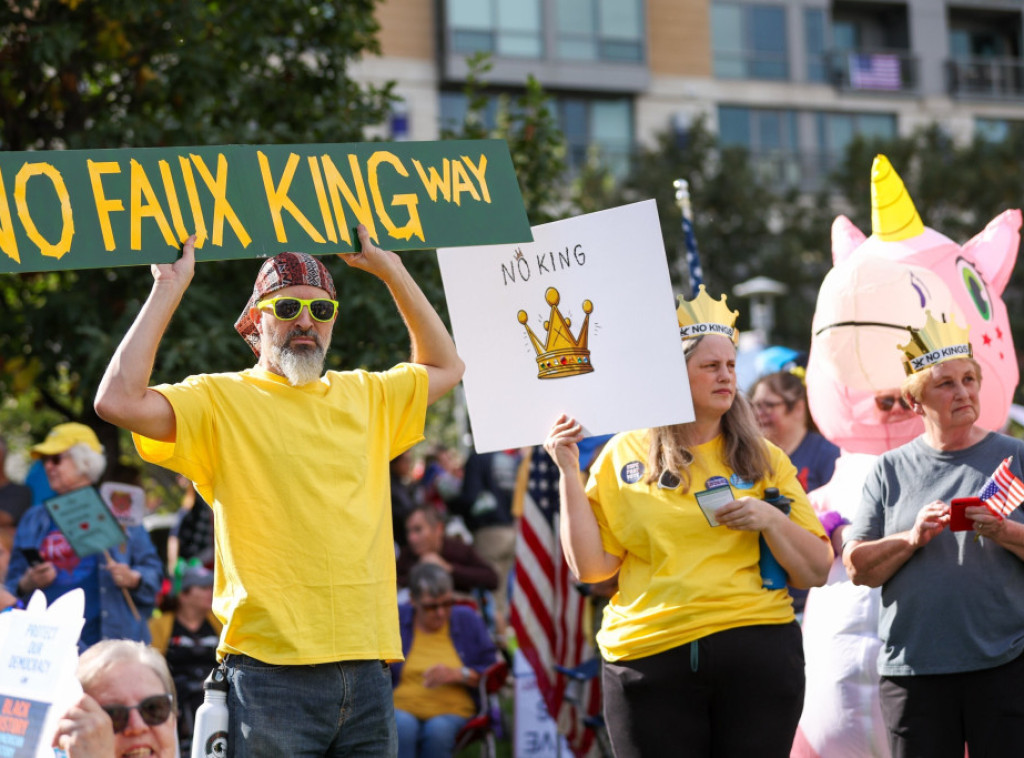 Veliki broj demonstranata širom SAD na mirnim protestima "Bez kraljeva"