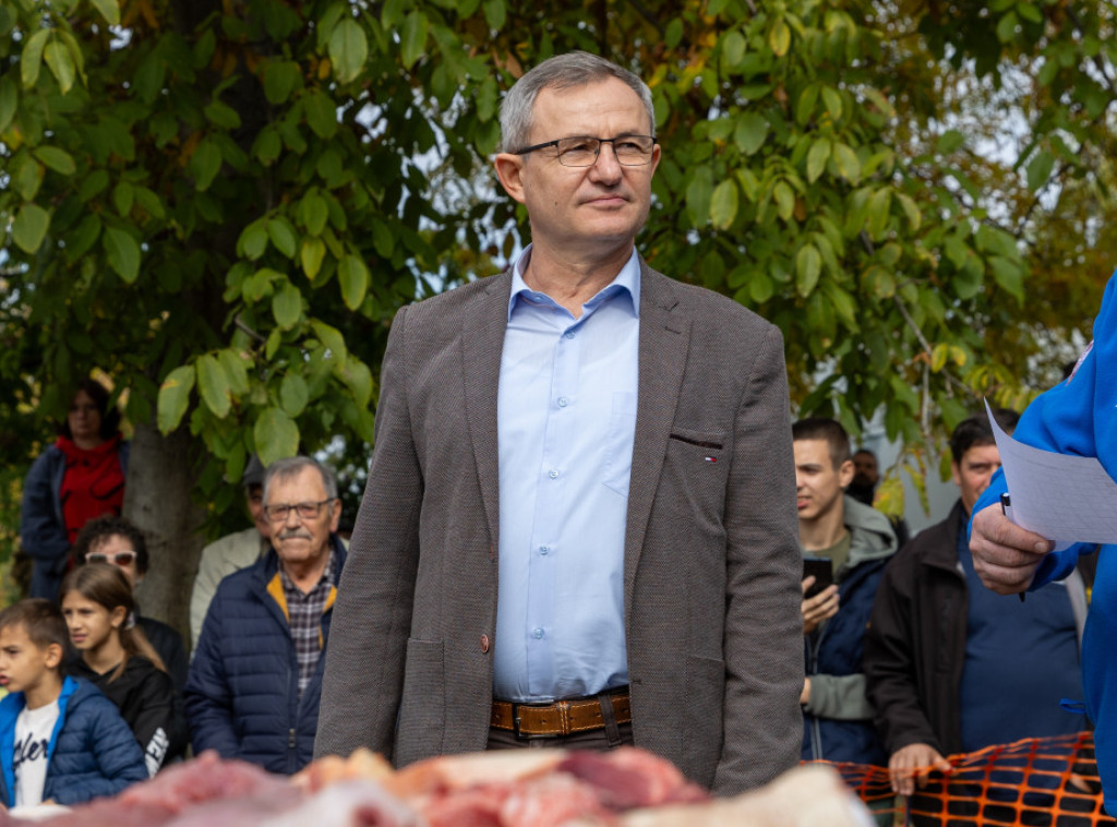 Ministar Glamočić: Država kontinuirano radi na unapređenju stočarstva