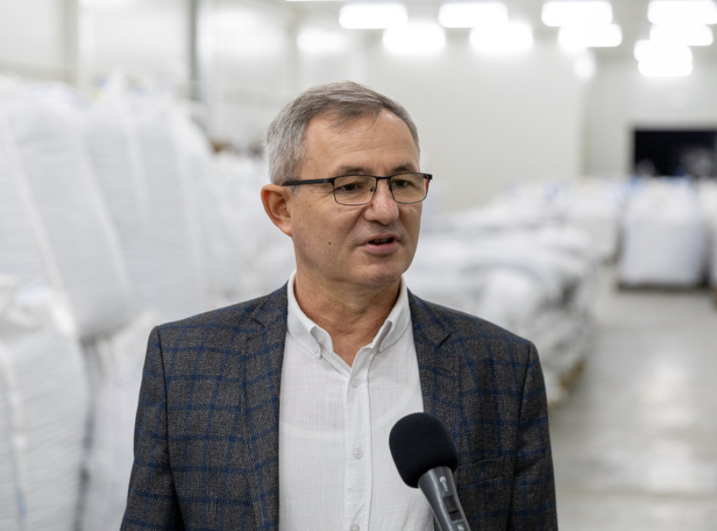 Dragan Glamočić u poseti sremskoj vinariji, u novembru javni pozivi za vinogradare