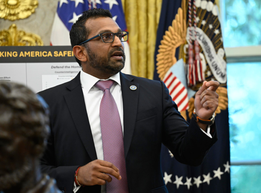 FBI istražuje osmatračnicu sa pogledom na Trampa dok izlazi iz predsedničkog aviona