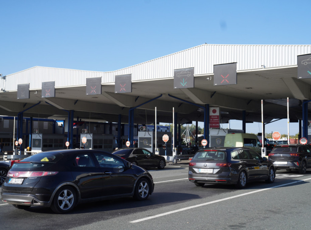 AMSS: Teretnjaci na Batrovcima čekaju četiri sata, na prelazu Šid tri sata