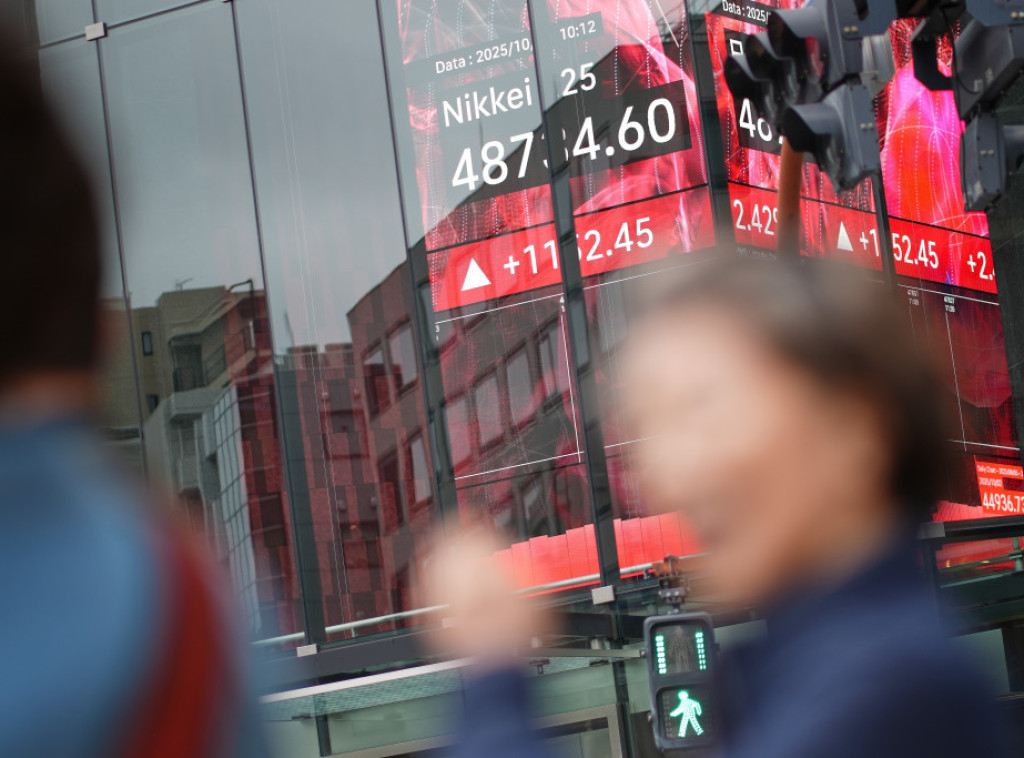 Evropski indeksi započeli nedelju rastom, cena nafte u padu, zlato iznad 4.250 dolara