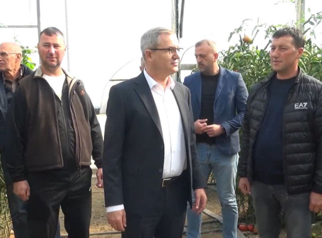 Ministar Glamočić posetio gazdinstvo Stojković: Država pokazala da stoji uz poljoprivrednike