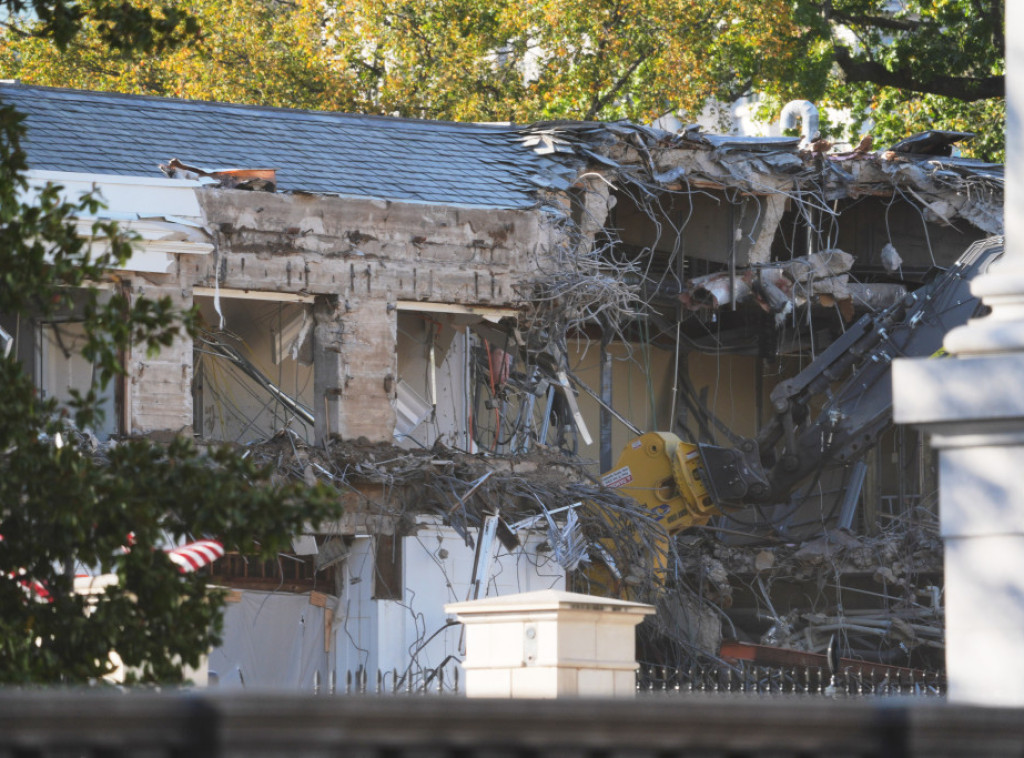 Mediji: Građevinske ekipe ruše deo Bele kuće zbog izgradnje Trampove balske dvorane