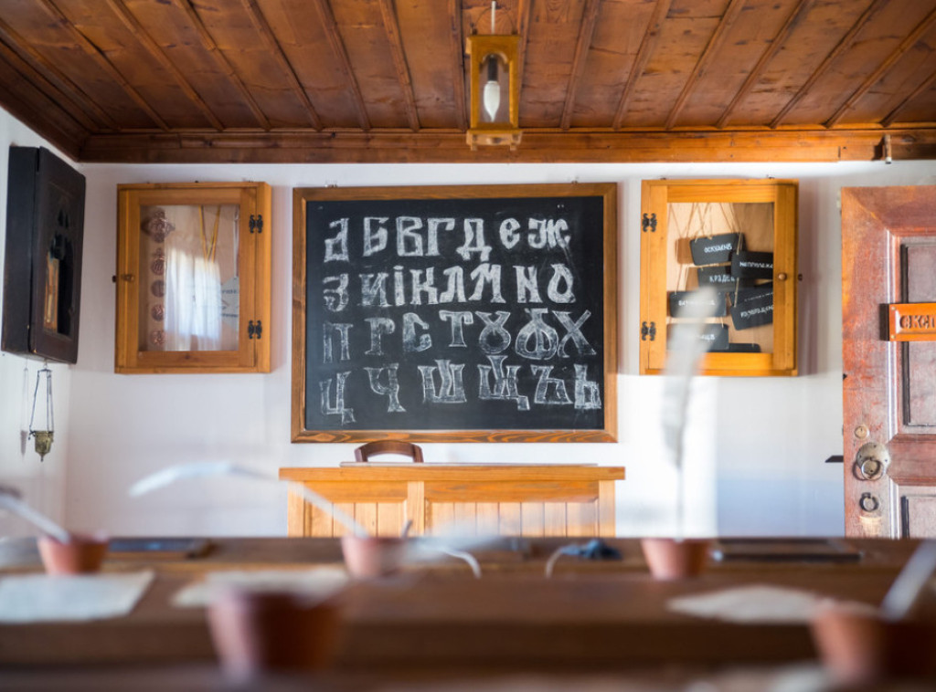 Više od petine odraslih u Srbiji završilo višu školu ili fakultet, 38.000 nepismenih