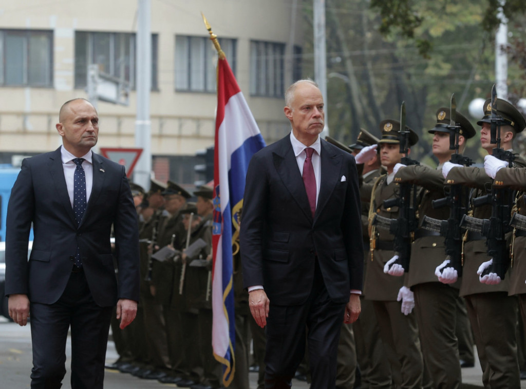 Anušić i Bobrovnicki saglasni: Prioritet jačanje bilateralne odbrambene saradnje