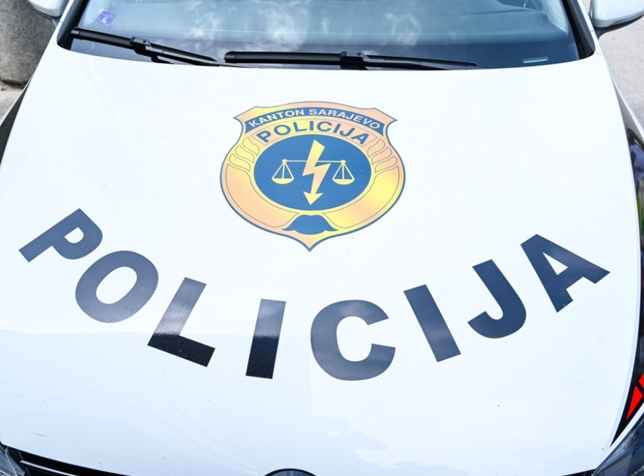 Policija: Uhapšen muškarac koji je vozilom udarao u vozilo u kojem je bio A.L.