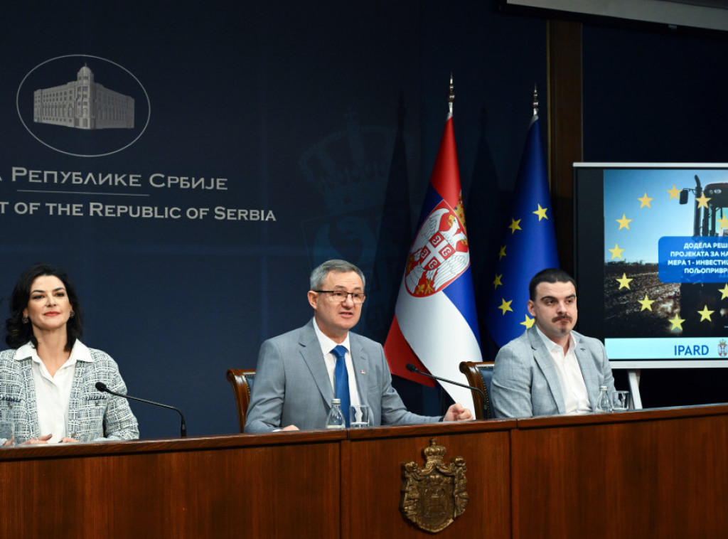 Uručena rešenja dobitnicima IPARD III podsticaja za traktore