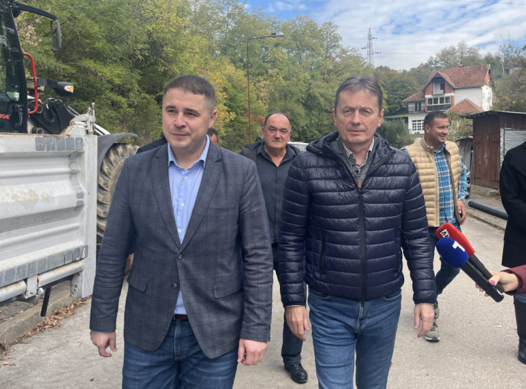 Lučani: Darko Glišić obišao radove na rekonstrukciji i izgradnji vodovodne mreže