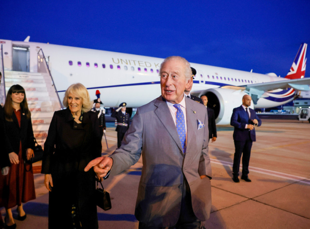 Kralj Čarls i kraljica Kamila stigli u Rim uoči sutrašnje posete Vatikanu