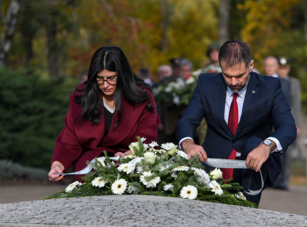 Mićin i Vučinić položili vence povodom Dana oslobođenja Novog Sada