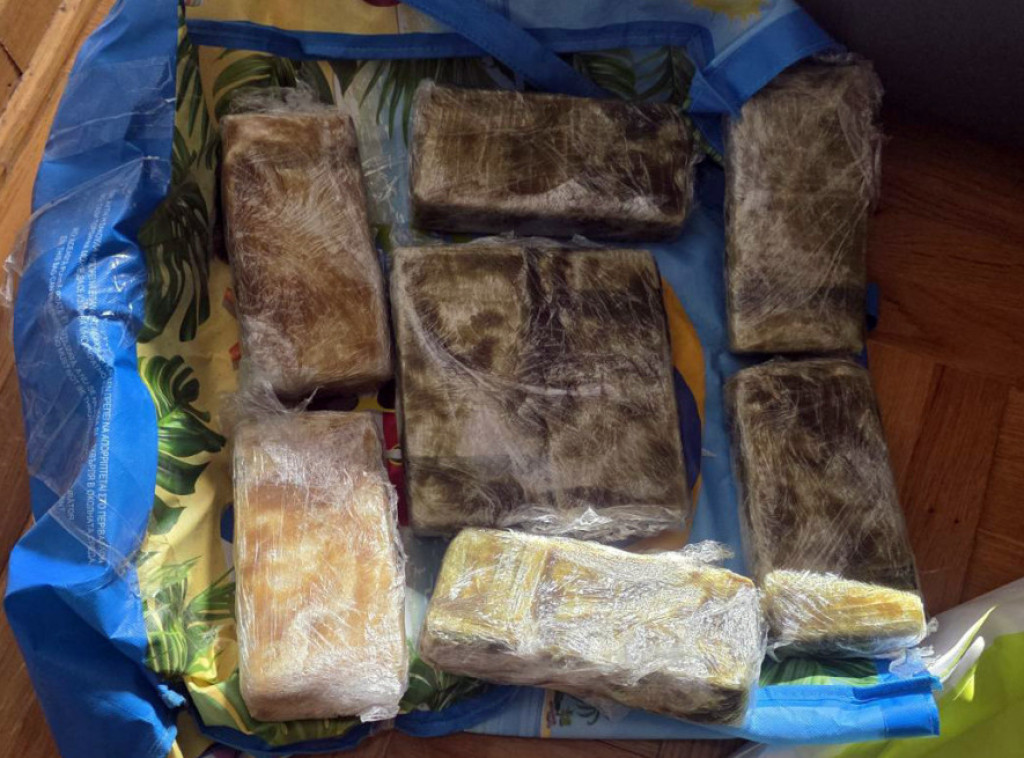 Ivica Dačić: Uhapšen osumnjičeni u čijem stanu i automobilu je pronađeno 5,5 kilograma heroina