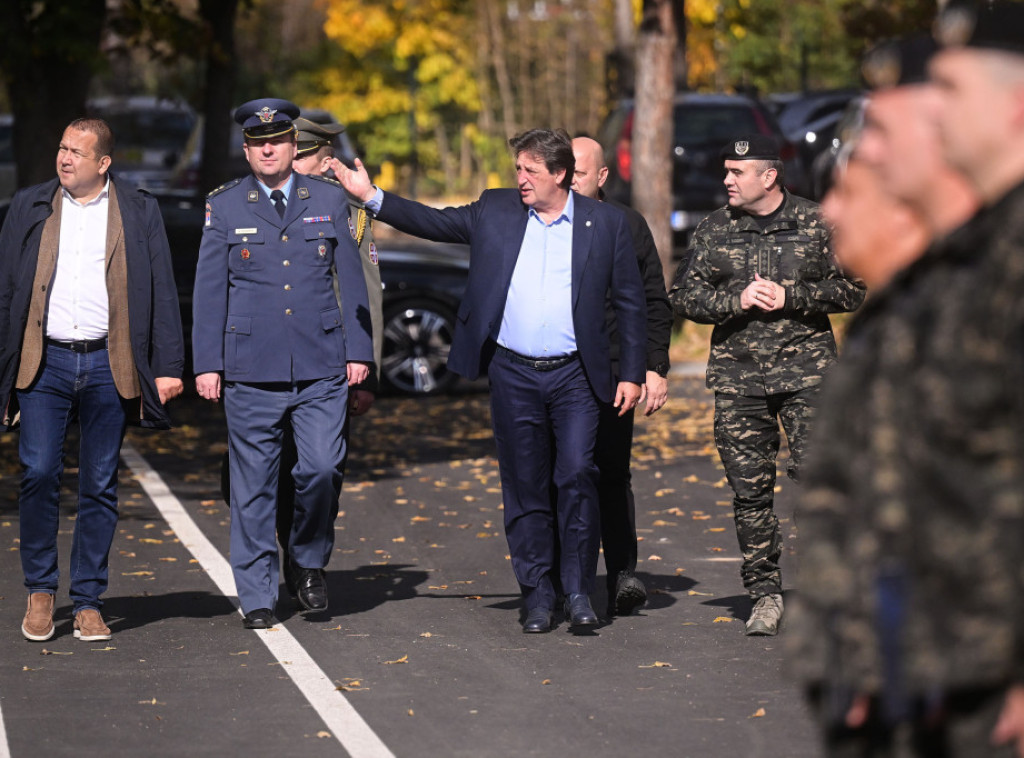 Ministar Gašić obišao radove na izgradnji objekta za smeštaj i obuku pripadnika odreda Kobre