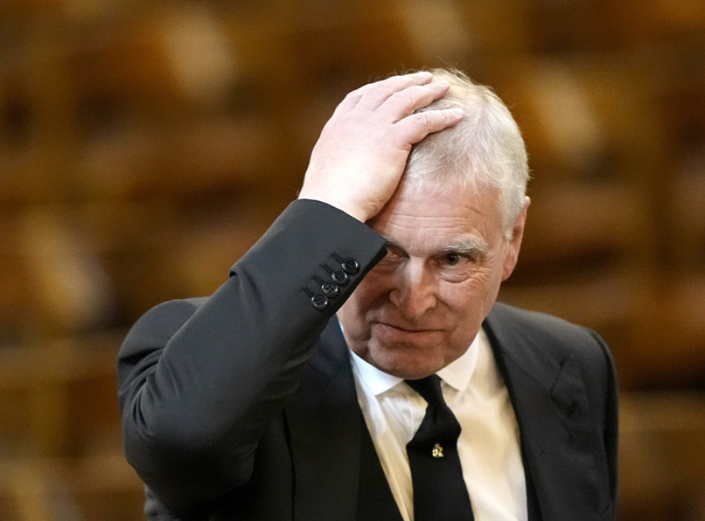 Princ Endru smatra da kralj želi rezidenciju Kraljevska loža za kraljicu Kamilu