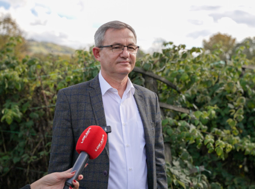 Ministar Glamočić: Prioritet je razvoj voćarstva i uvođenje savremene mehanizacije