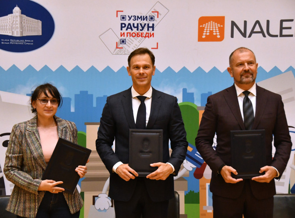 Siniša Mali potpisao ugovore sa dobitnicima nagradne igre "Uzmi račun i pobedi"