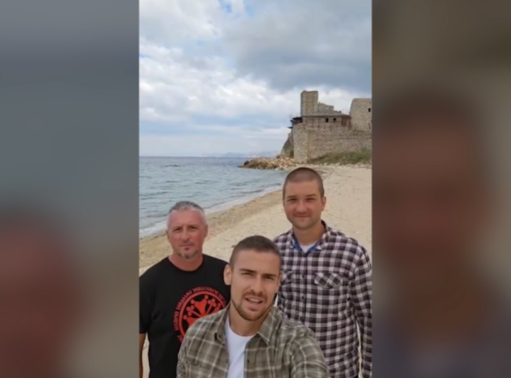 Trojica policajaca stigli do Hilandara u humanitarnoj akciji za ''decu leptire''