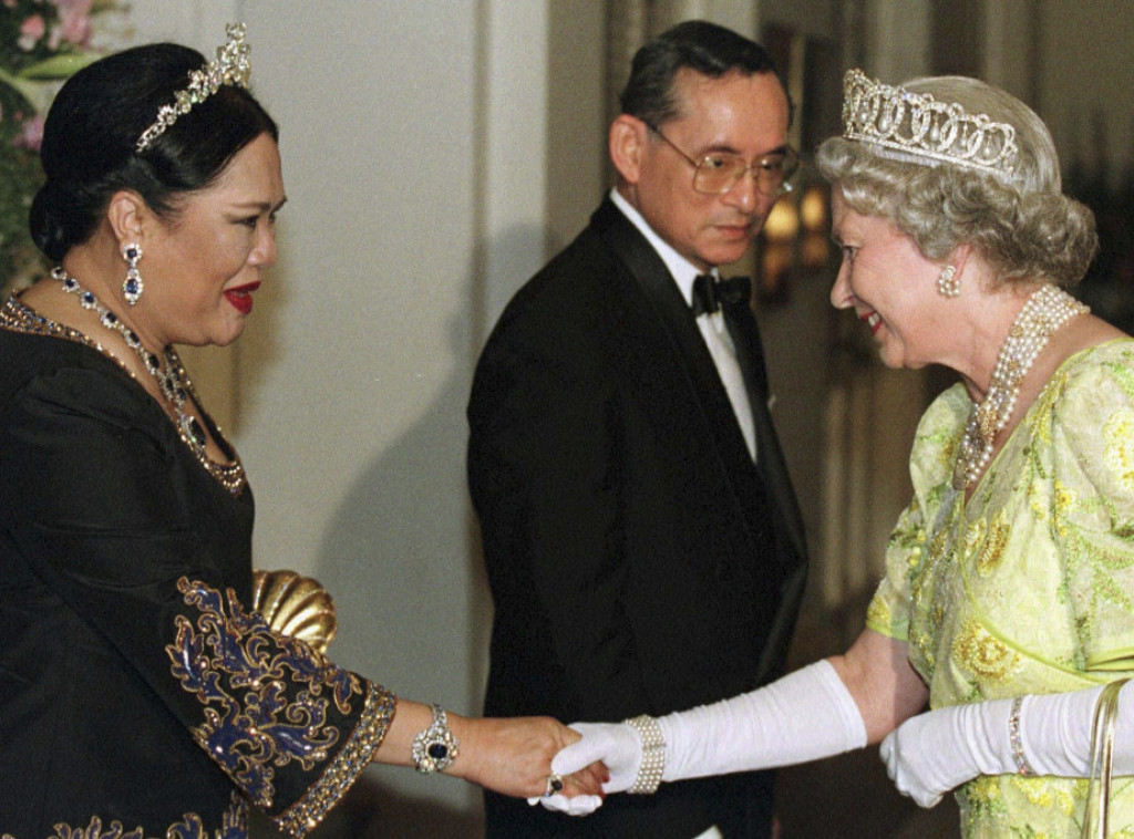 Preminula tajlandska kraljica - majka Sirikit