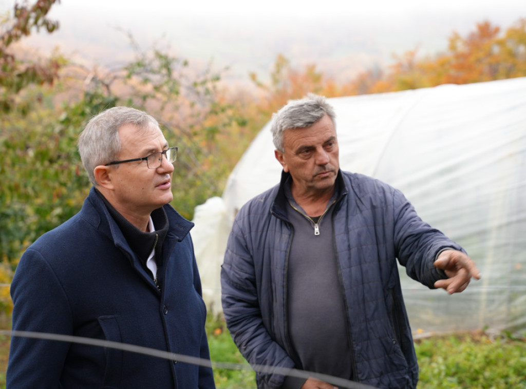 Ministar Glamočić: Država će pomoći voćarima u obnovi zasada nakon snežnog nevremena