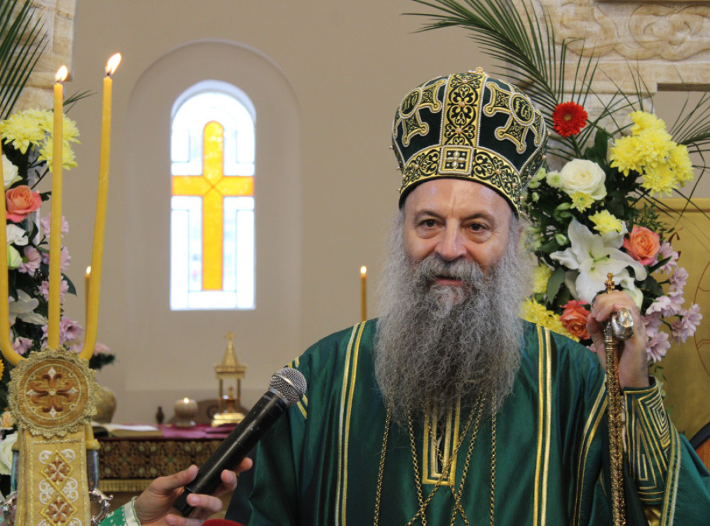 Porfirije predvodio liturgiju i osvećenje hrama Svetog Save u Deževi, obeležen jubilej