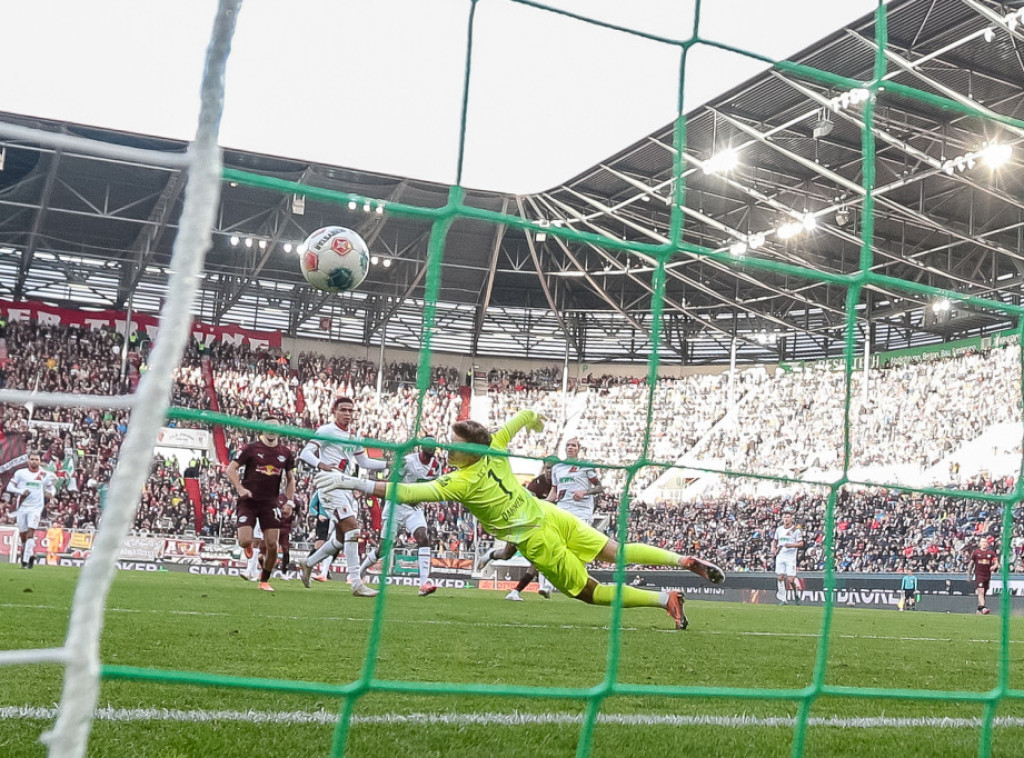 Bajern pobedio Borusiju Menhengladbah, Lajpcig ubedljiv protiv Augsburga u Bundesligi
