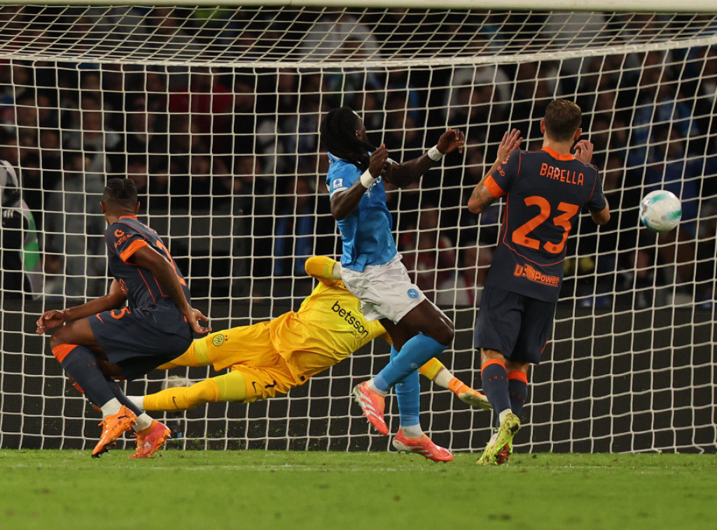 Fudbaleri Napolija pobedili Inter za prvo mesto na tabeli Serije A