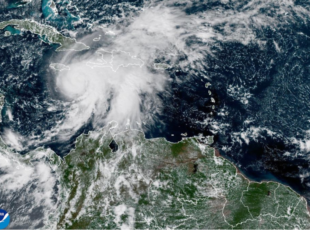 Tropska oluja Melisa dobila jačinu uragana treće kategorije sa brzinom od 185 km/h