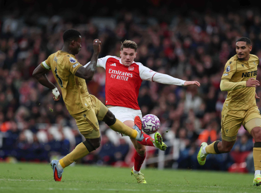 Fudbaleri Arsenala pobedili Kristal Palas, Aston Vila nadigrala Mančester siti