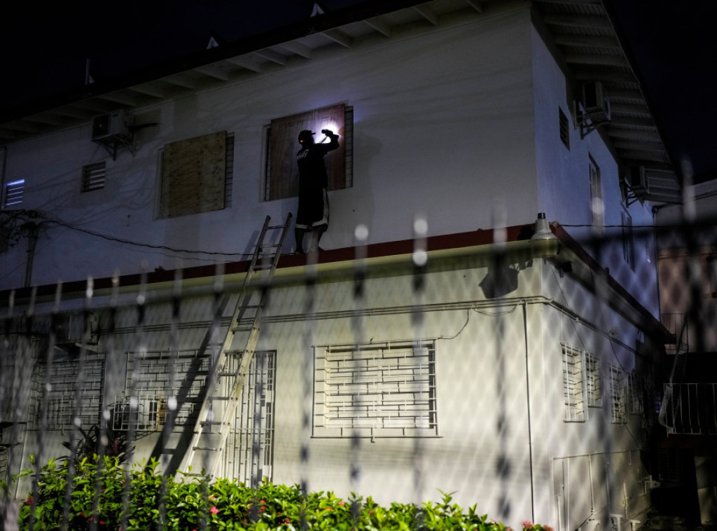 Uragan Melisa ojačao na kategoriju 4 i preti Jamajci razornim poplavama