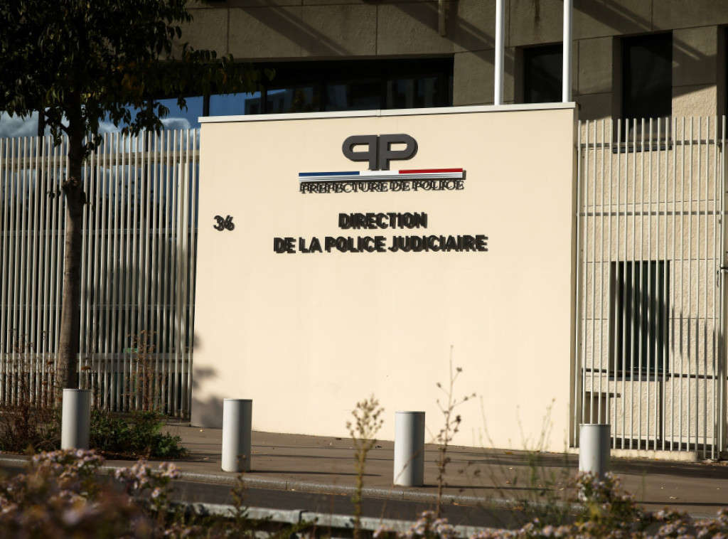 Mediji: Dvojica osumnjičenih za pljačku Luvra su poreklom iz Pariskog regiona