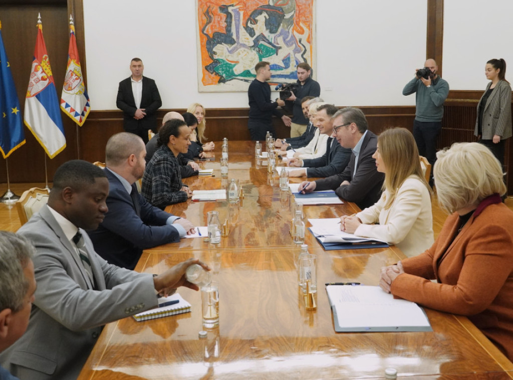 Vucic meets with IMF mission