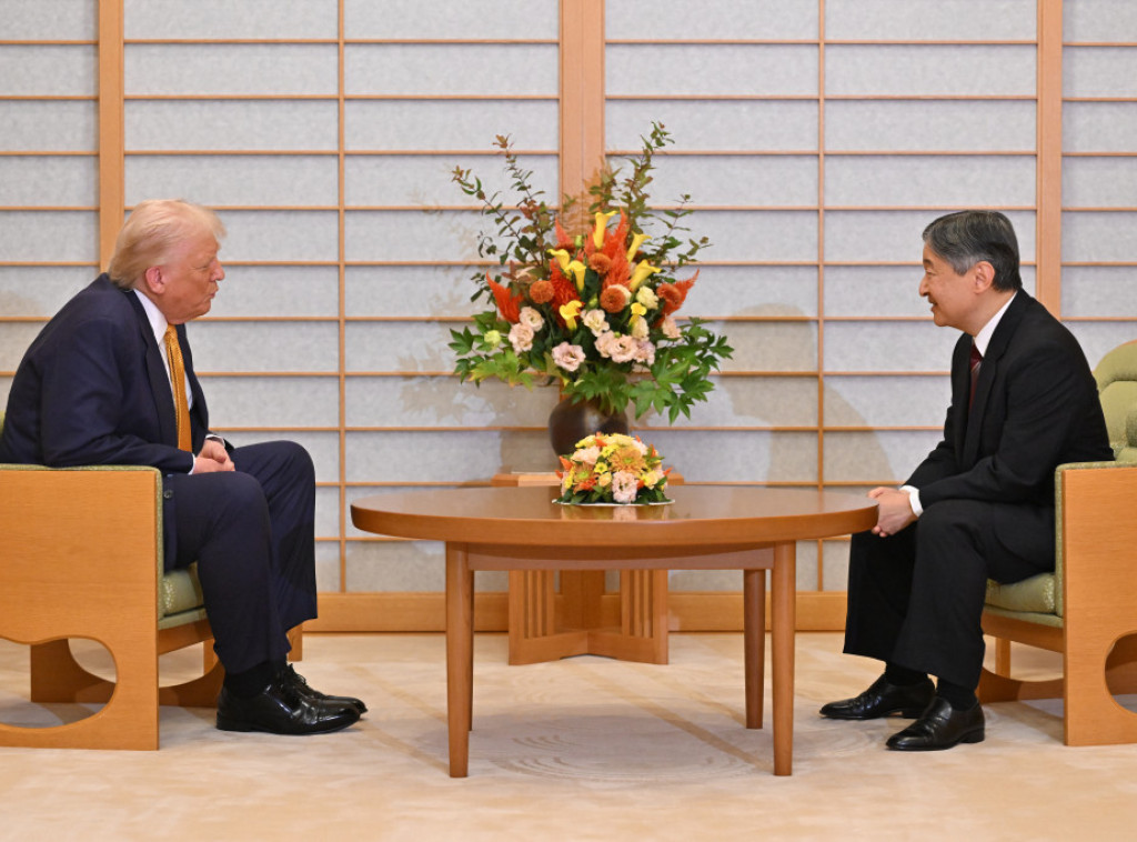 Tramp doputovao u Tokio, sastao se sa carem Naruhitom u carskoj palati