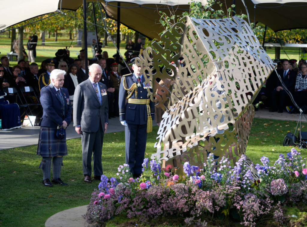 Kralj Čarls odao počast LGBT veteranima pogođenim bivšom "gej zabranom"