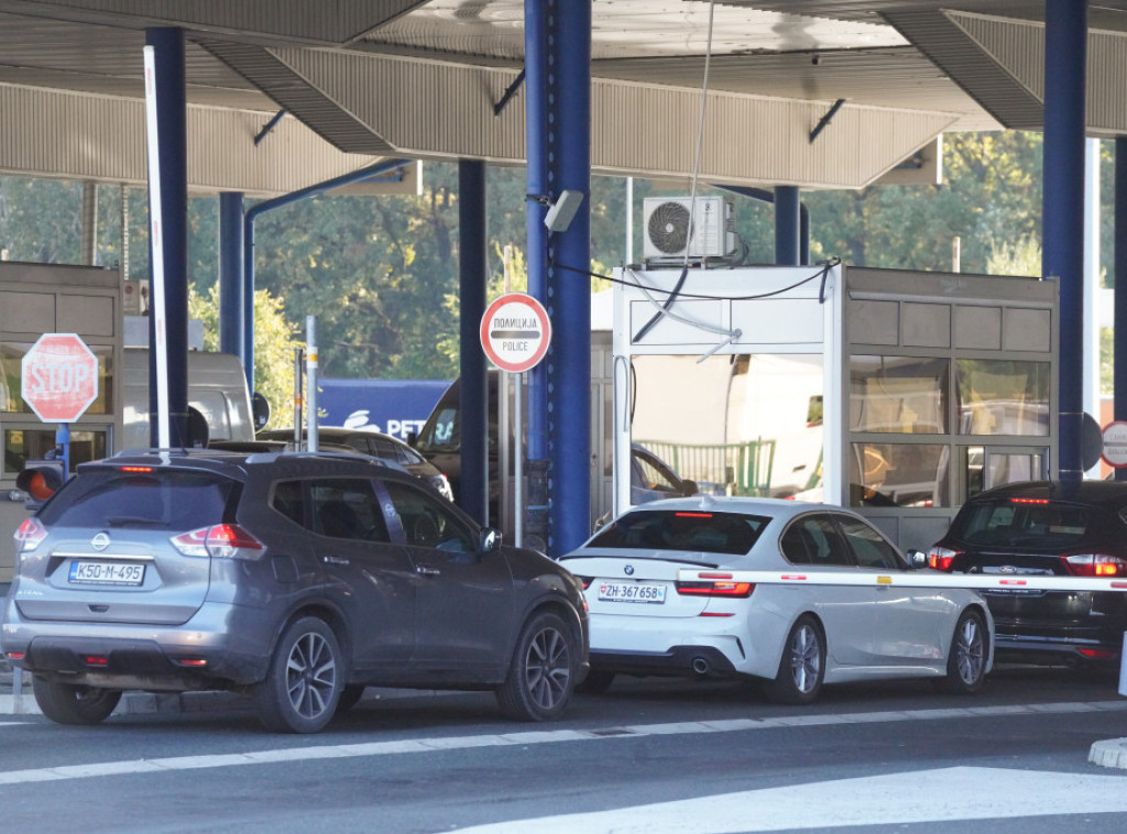 Na izlazu na Batrovcima teretnjaci čekaju tri sata, na Horgošu i Kelebiji dva