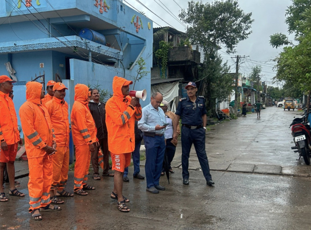 U Indiji evakuisano desetine hiljada ljudi, ciklon Monta jača nad istočnom obalom