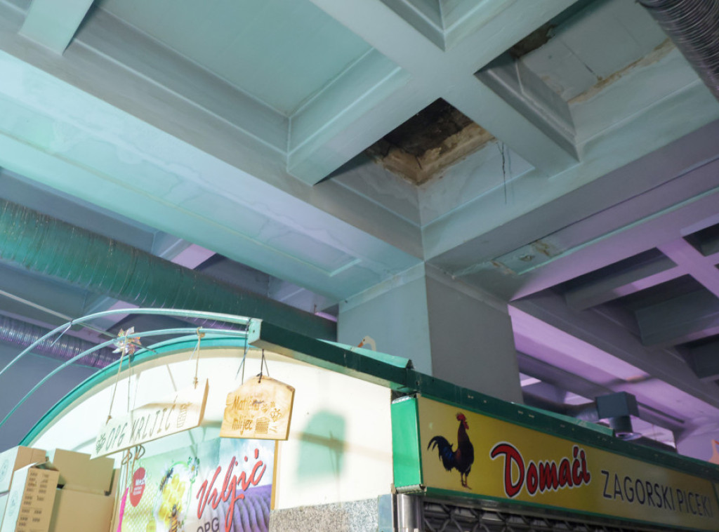 Zagreb: Na pijaci Dolac srušio se deo građevinske konstrukcije